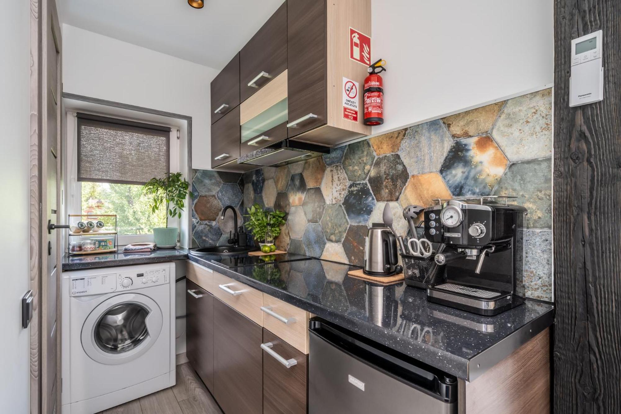 Family Garden Apartments With Free Private Parking & Playground Рига Екстер'єр фото