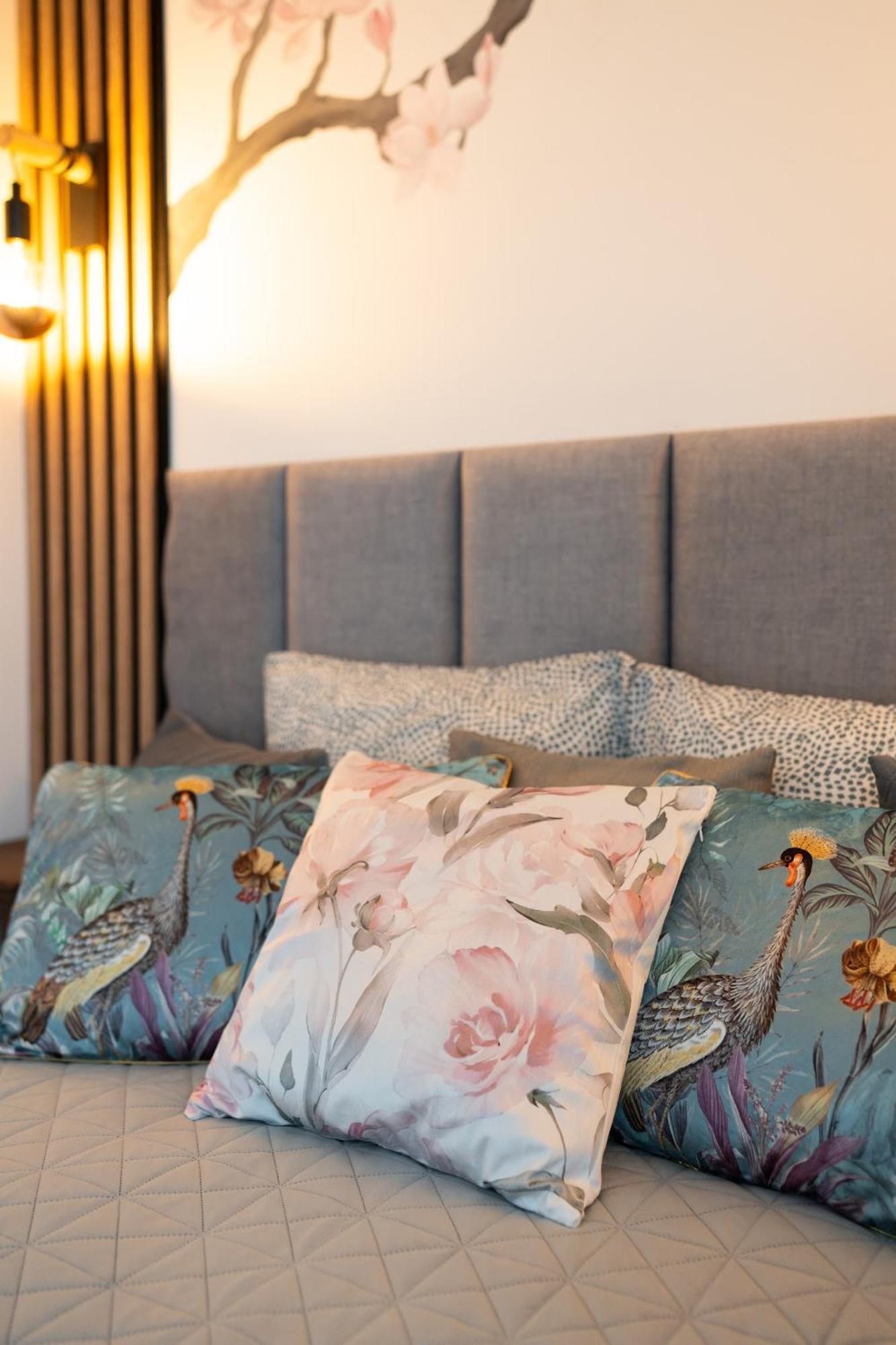 Family Garden Apartments With Free Private Parking & Playground Рига Екстер'єр фото