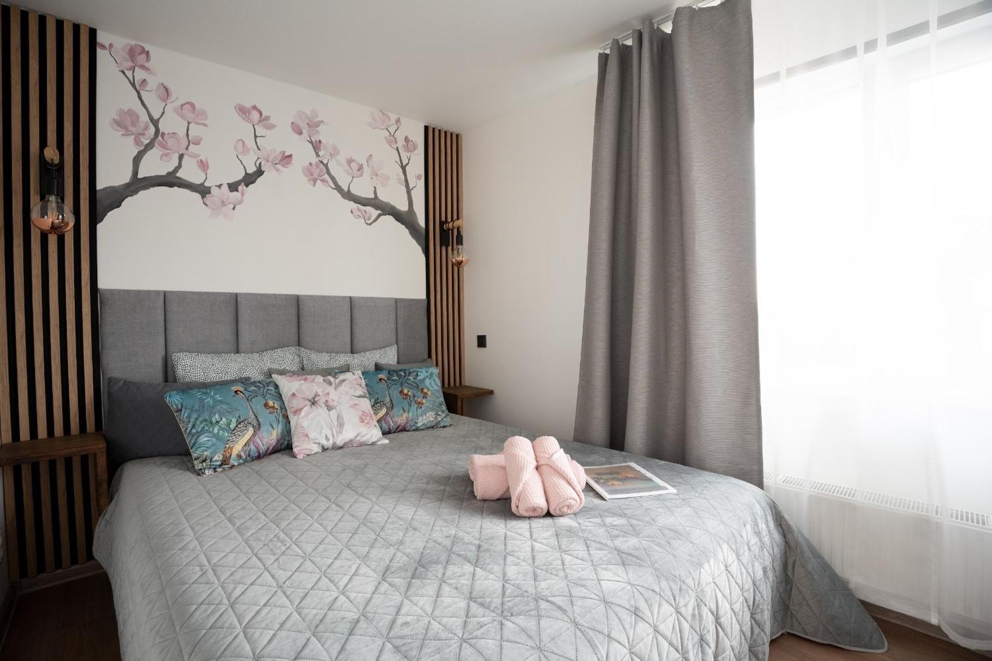 Family Garden Apartments With Free Private Parking & Playground Рига Екстер'єр фото