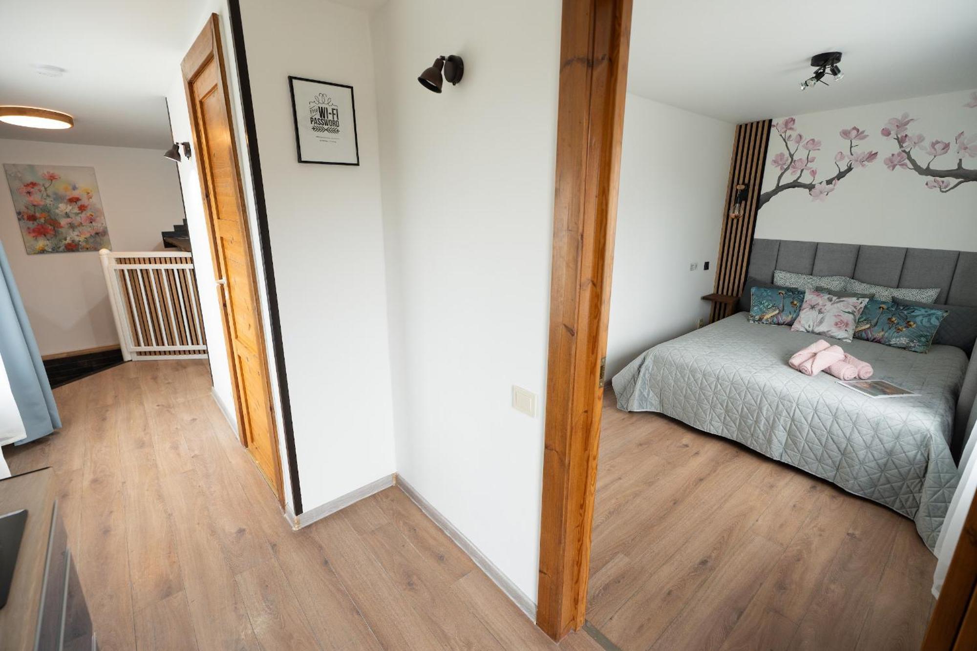 Family Garden Apartments With Free Private Parking & Playground Рига Екстер'єр фото