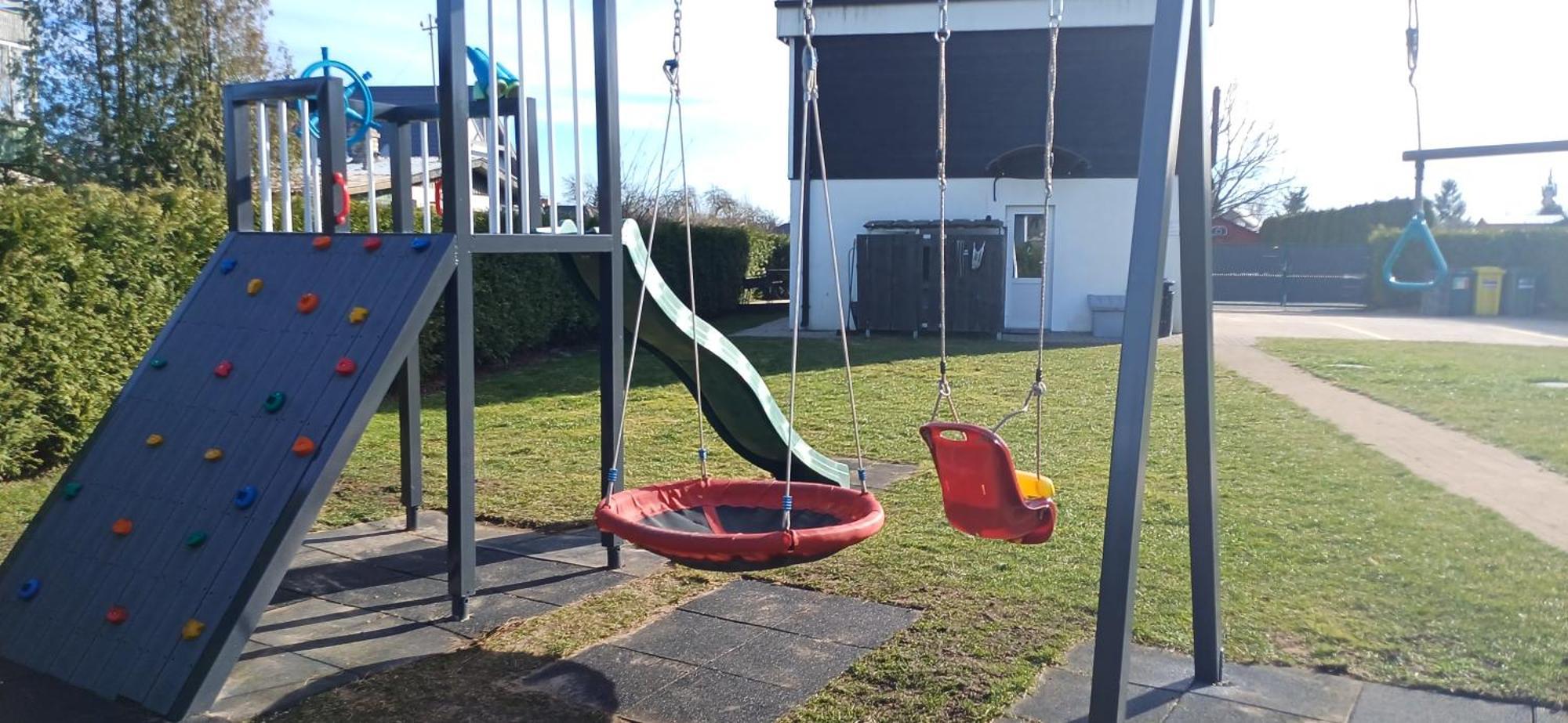 Family Garden Apartments With Free Private Parking & Playground Рига Екстер'єр фото